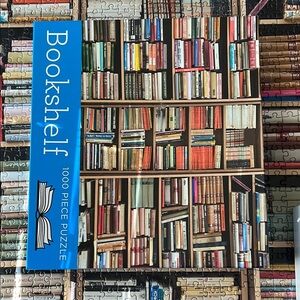 🧩 1000 piece Gibbs Smith “Bookshelf” in mint condition. Great quality. Complete.